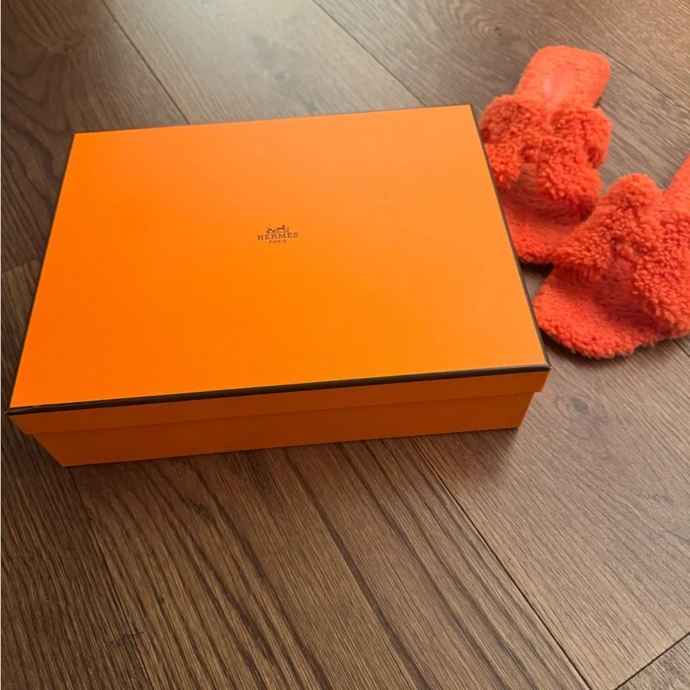 Hermes Oran Shearling Orange Slide Sandals - Picture 5 of 7